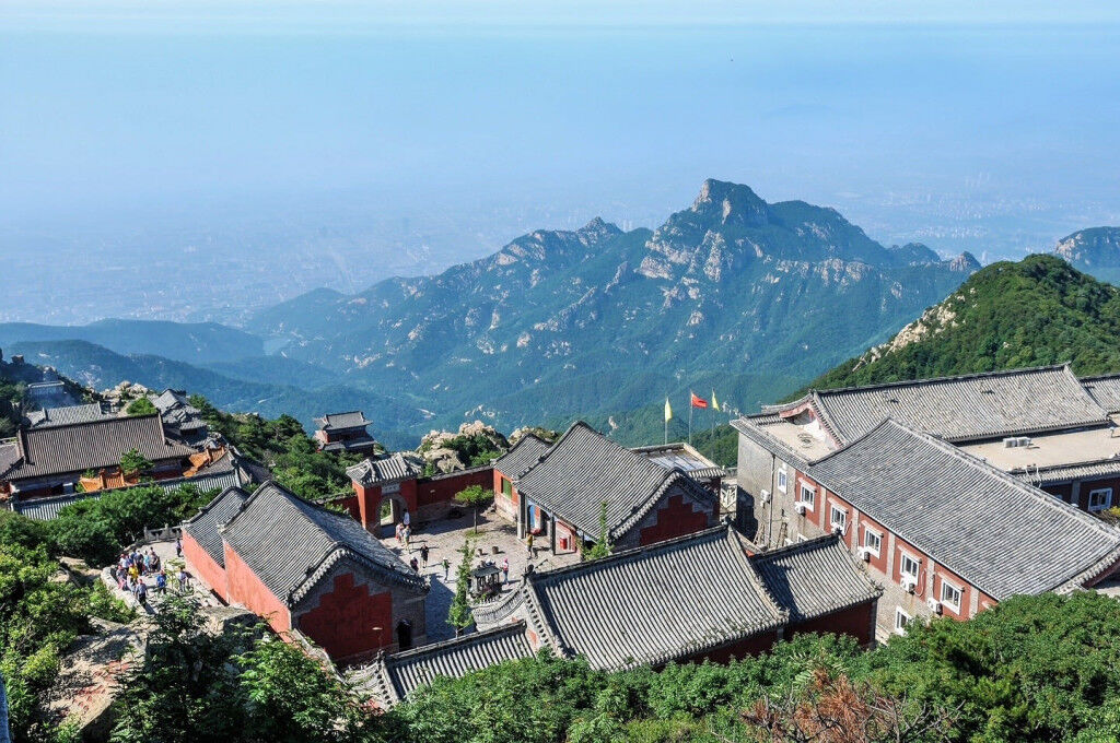 Khung cảnh nhìn từ núi Thái Sơn.