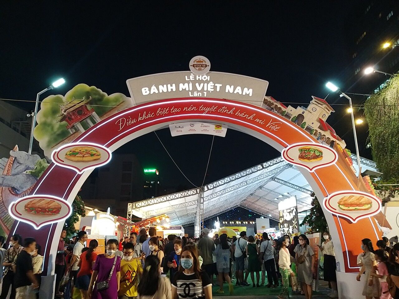 le-hoi-banh-mi-viet-nam-da-duoc-dien-ra-tai-nha-van-hoa-thanh-nien-tp-hcm-tu-ngay-3003-den-het-ngay-02042023.jpg