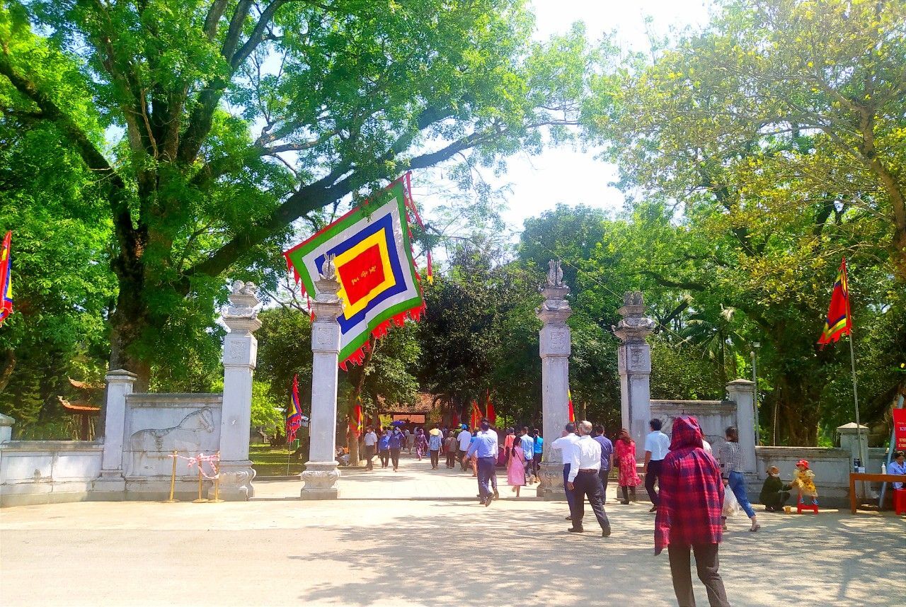 23-04-27-thanh-hoa-le-hoi-den-le-hoan-5.jpg