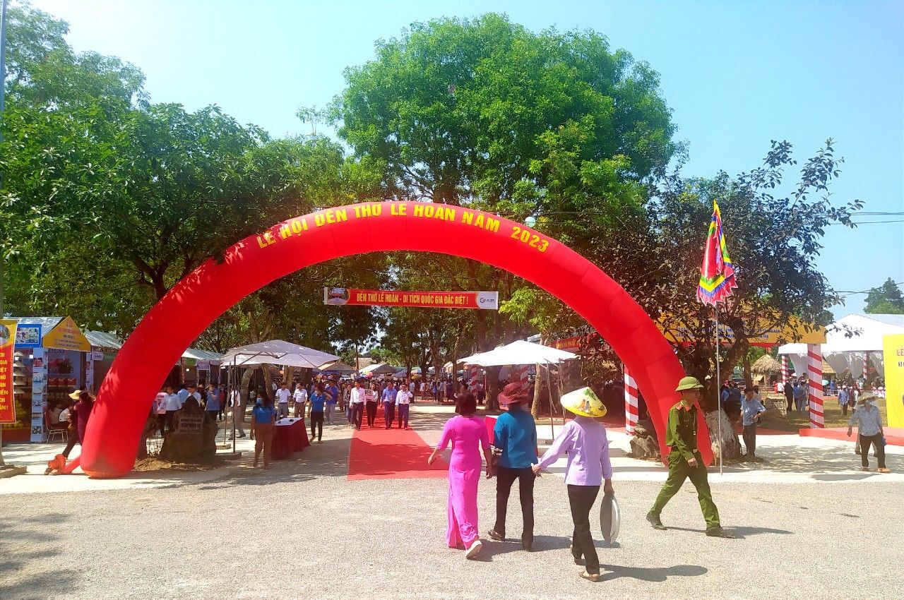 23-04-27-thanh-hoa-le-hoi-den-le-hoan-5b.jpg