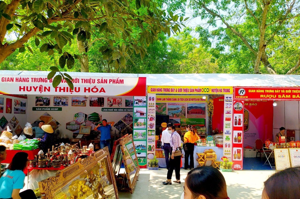 23-04-27-thanh-hoa-le-hoi-den-le-hoan-6-3.jpg