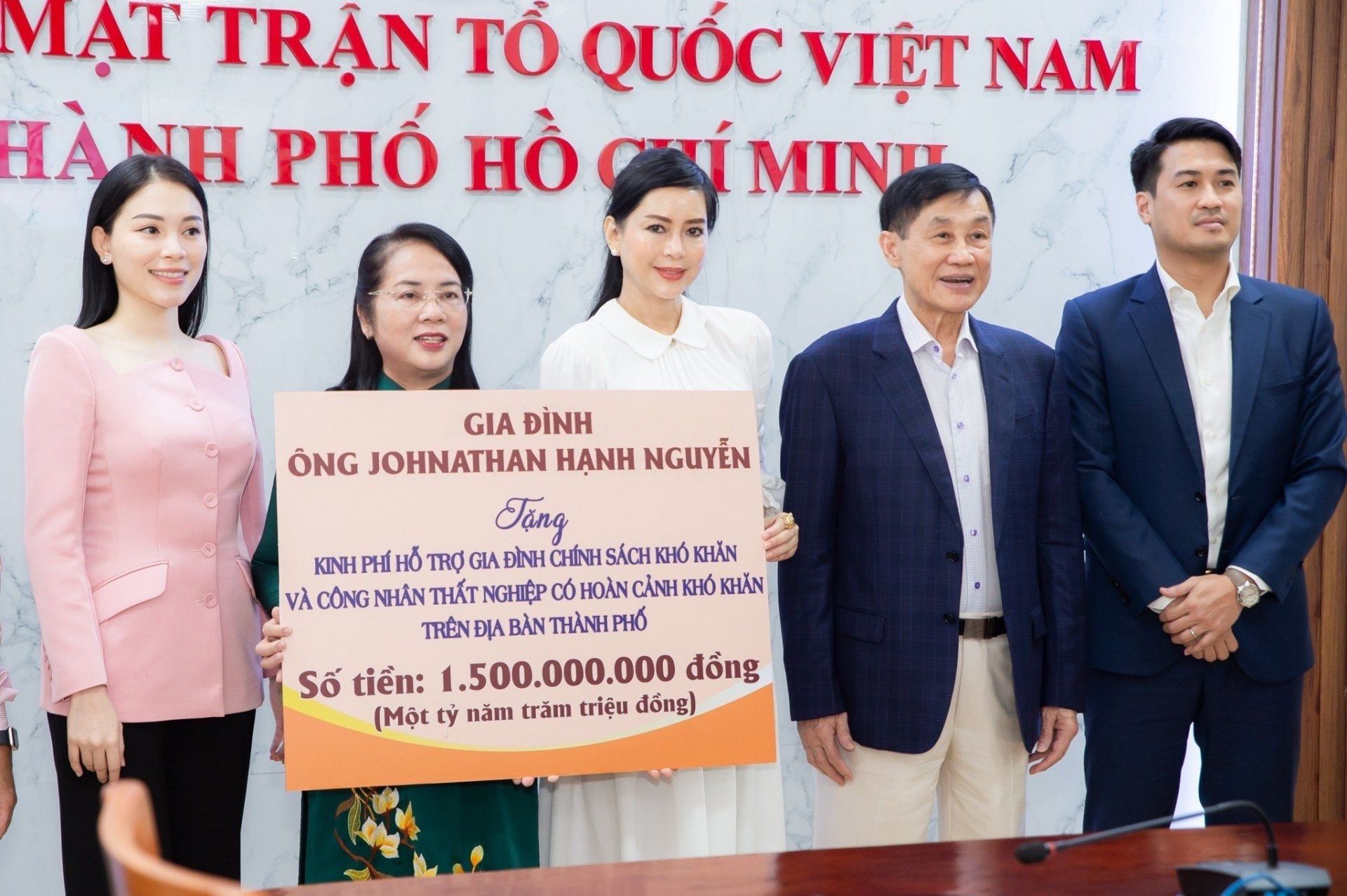 vua hàng hiệu Johnathan Hạnh Nguyễn