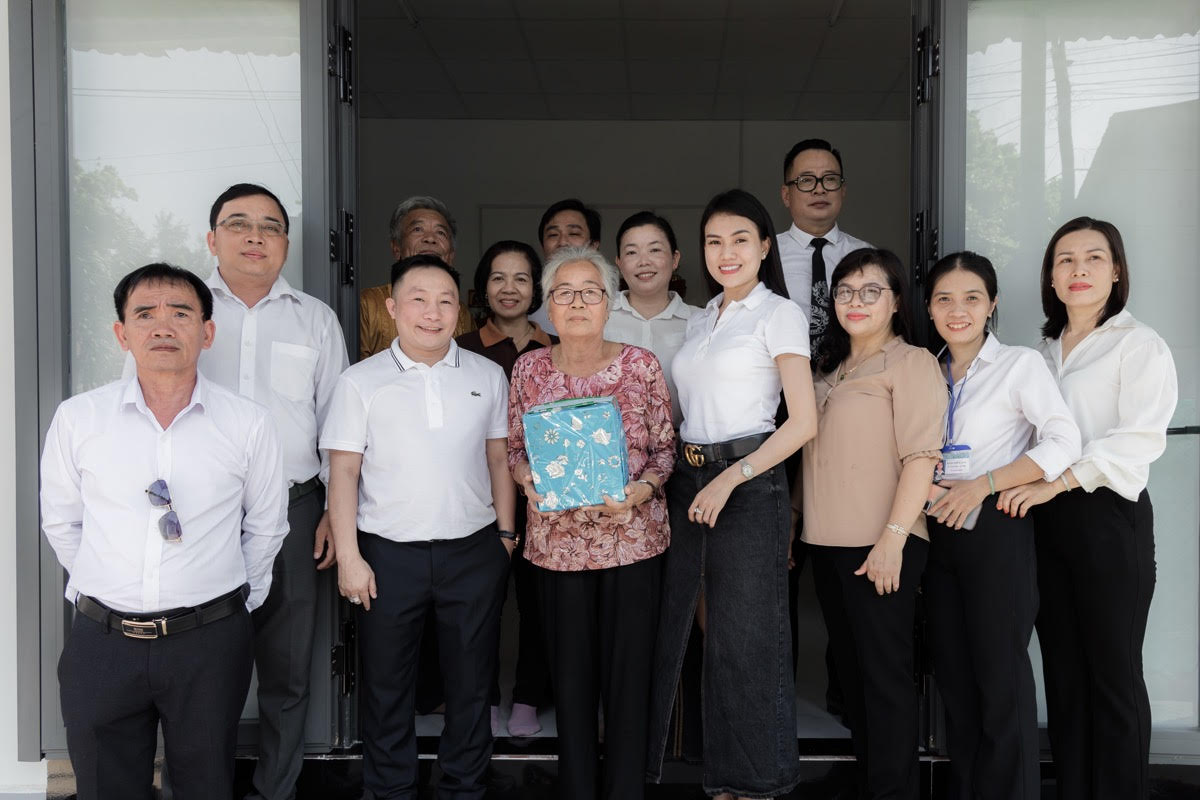 Á hậu Quý bà Đức Hạnh