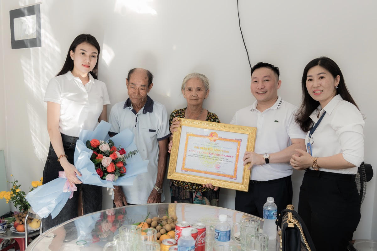 Á hậu Quý bà Đức Hạnh