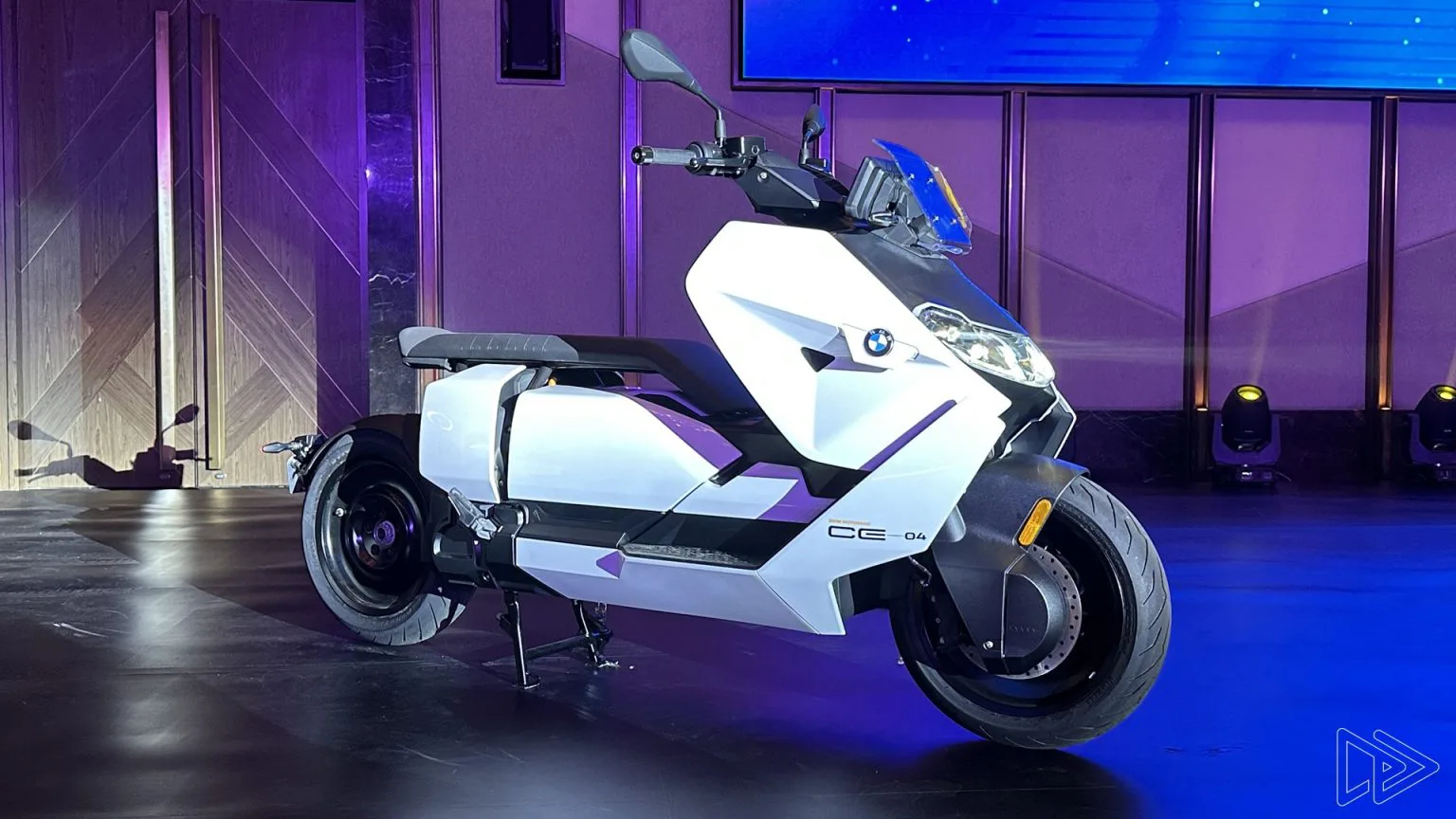 BMW CE 04 chạy điện