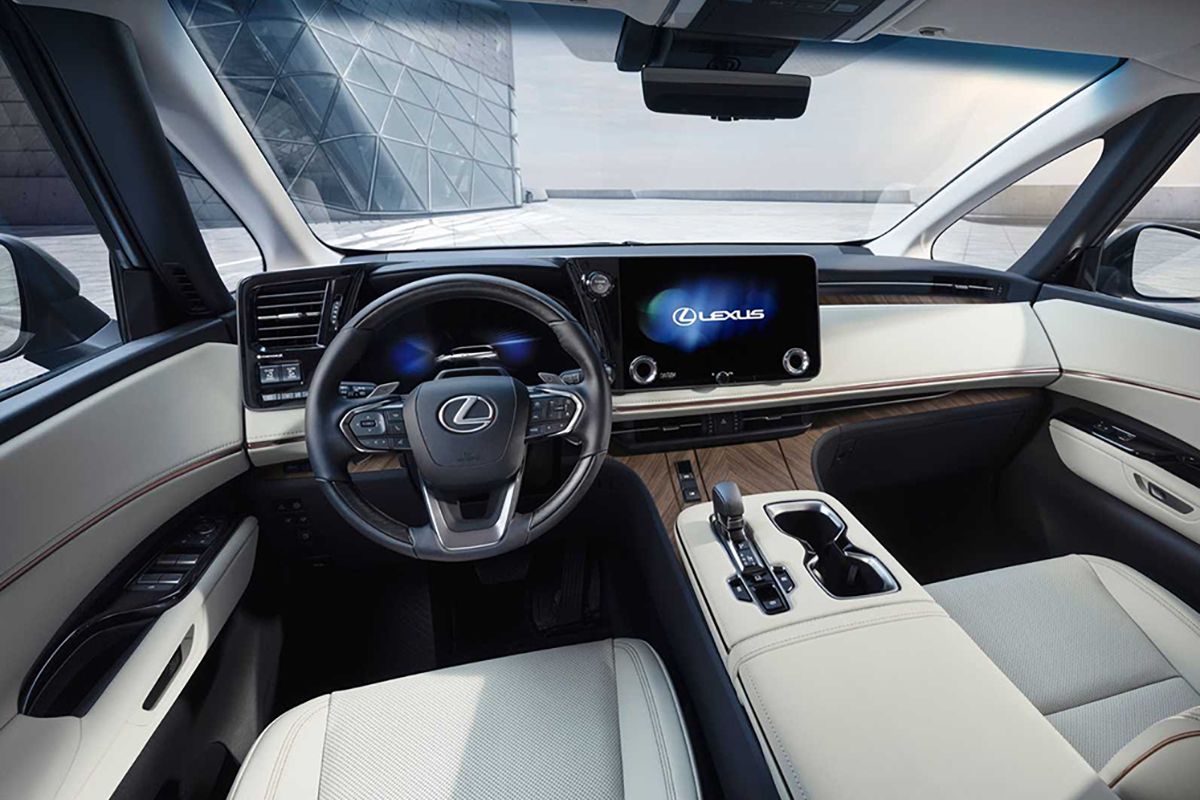 Lexus LM