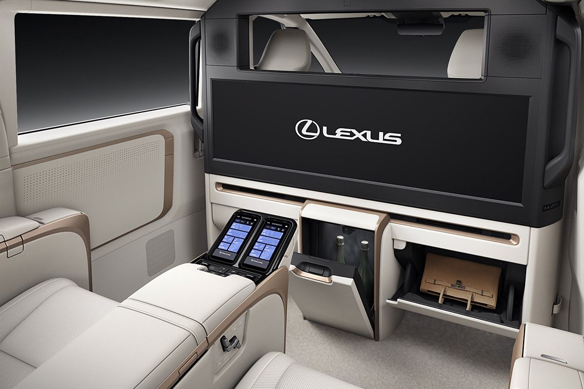 Lexus LM