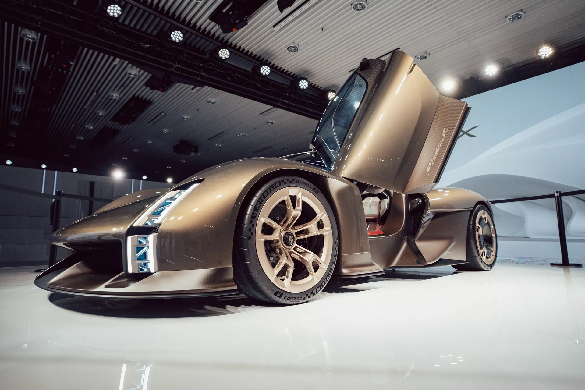 siêu xe điện Porsche Mission X