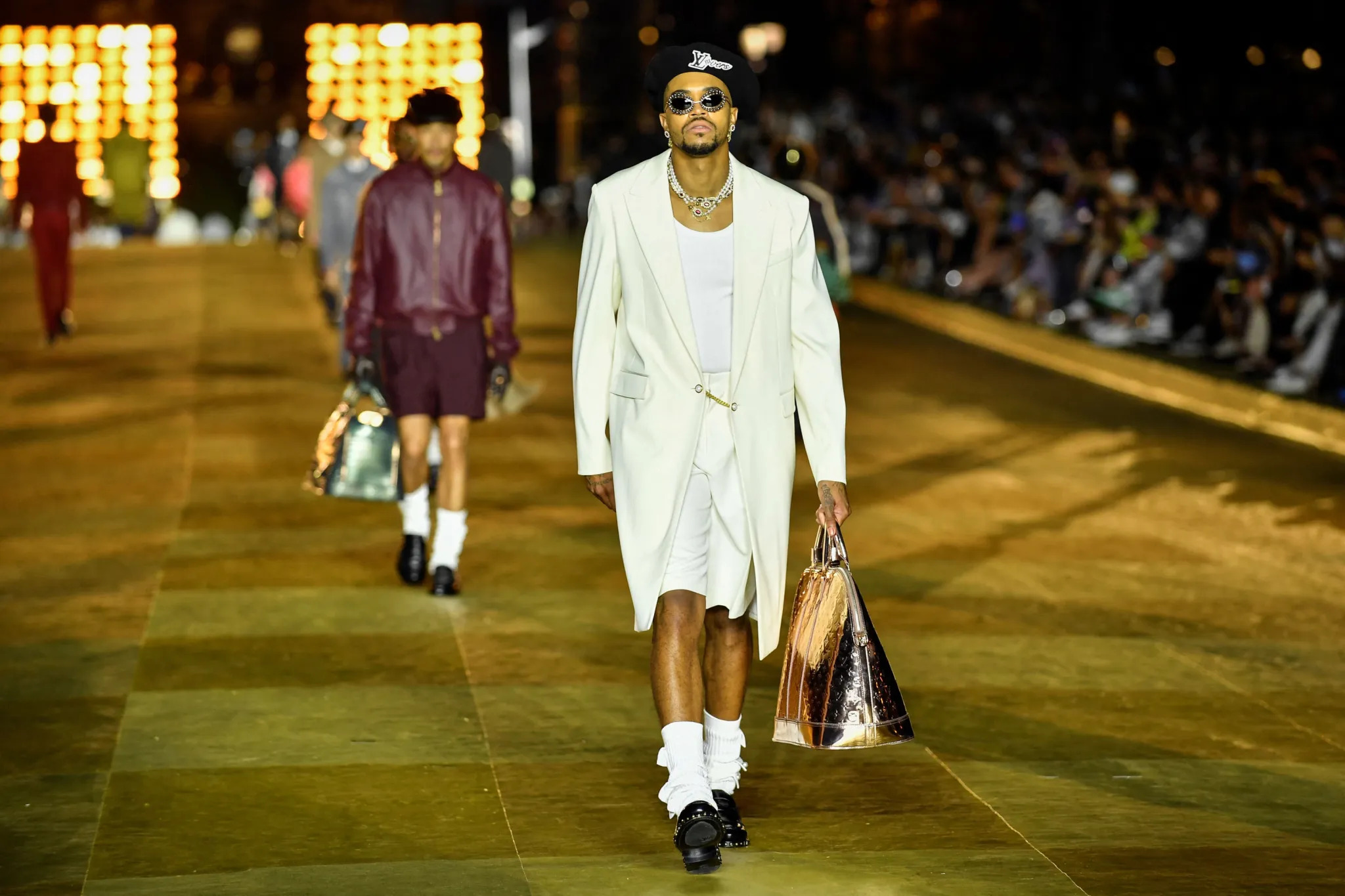Louis Vuitton Menswear Xuân Hè 2024 tinh thần Pharrell Williams