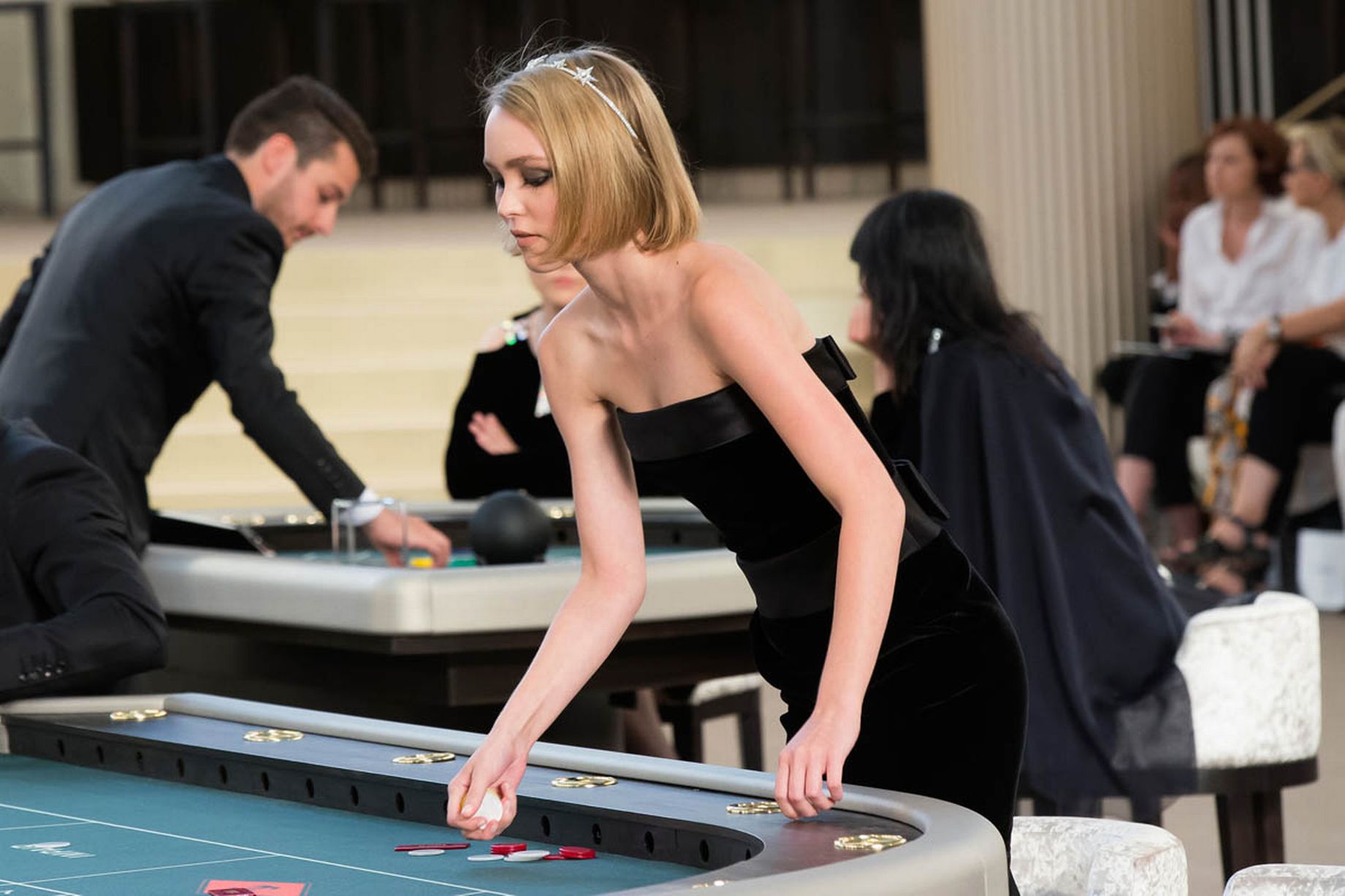 Nàng thơ Chanel Lily Rose Depp
