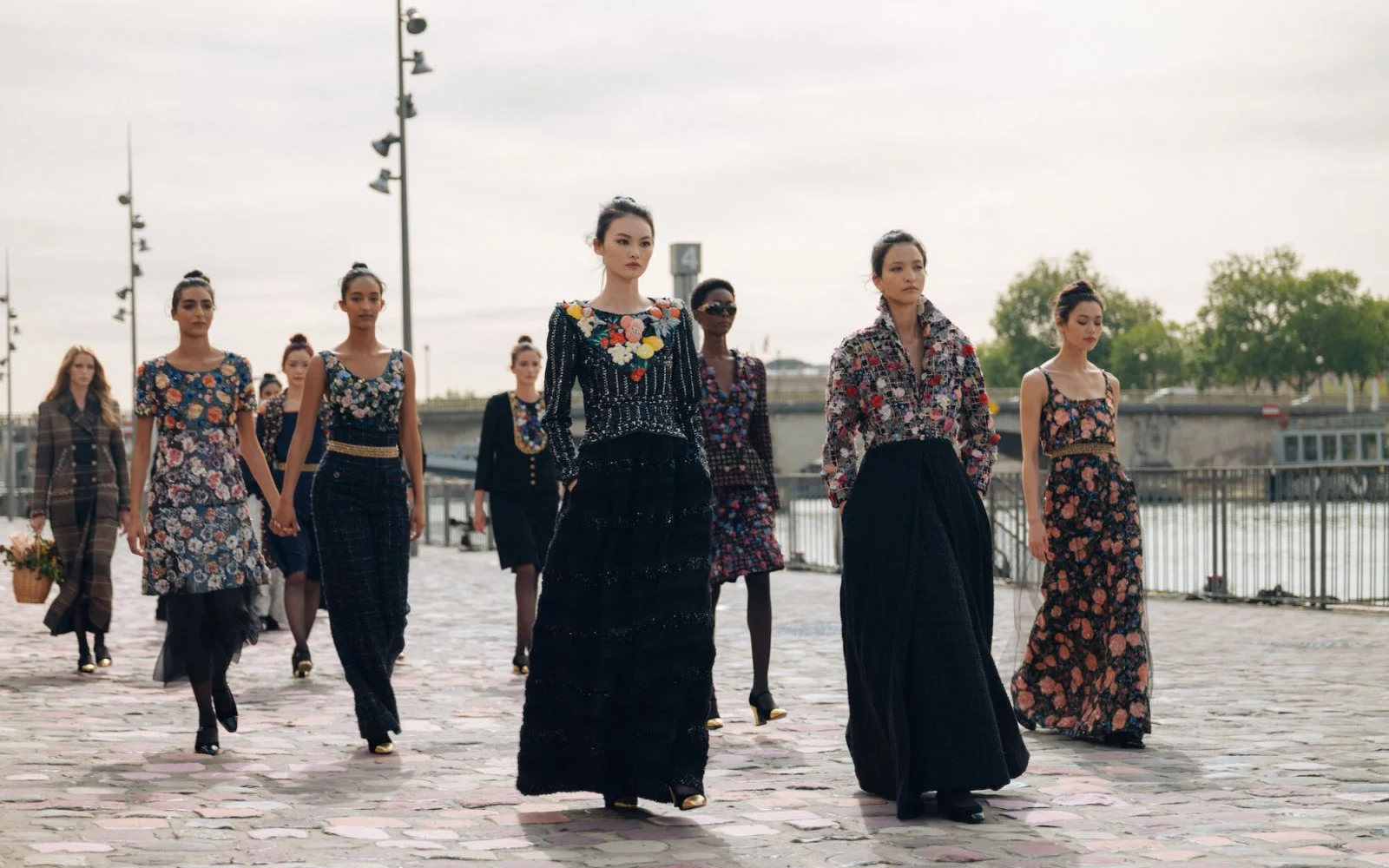 CHANEL Haute Couture Thu Đông 2023 tôn vinh vẻ đẹp thanh lịch, tinh tế