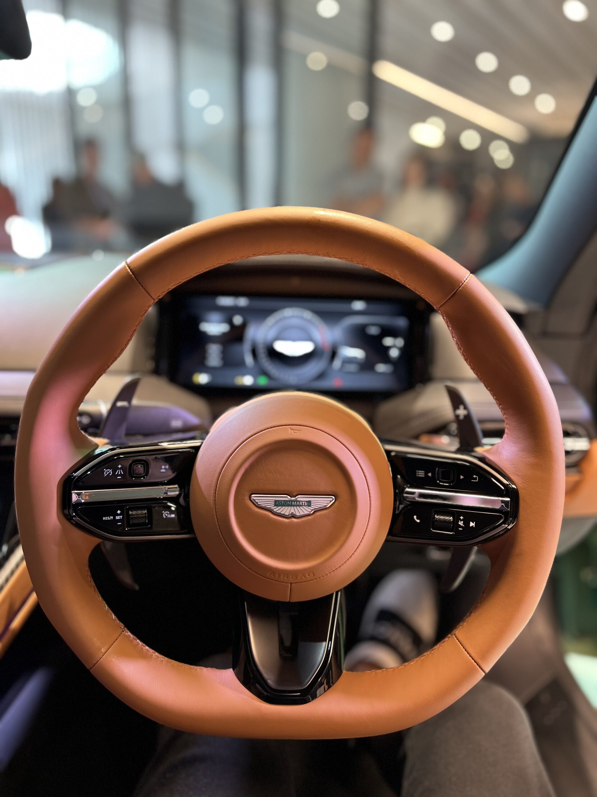 Aston Martin DB12
