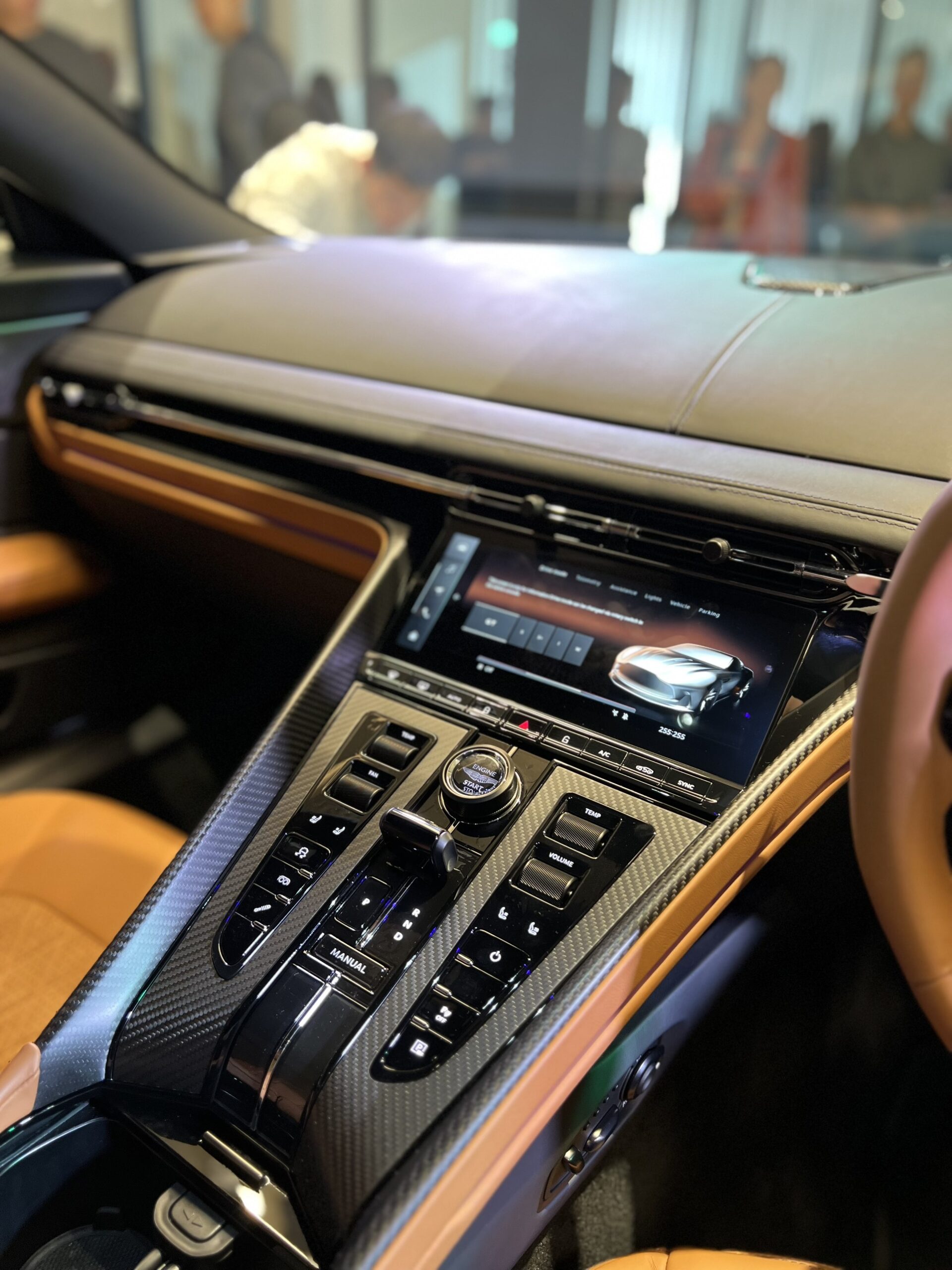 Aston Martin DB12