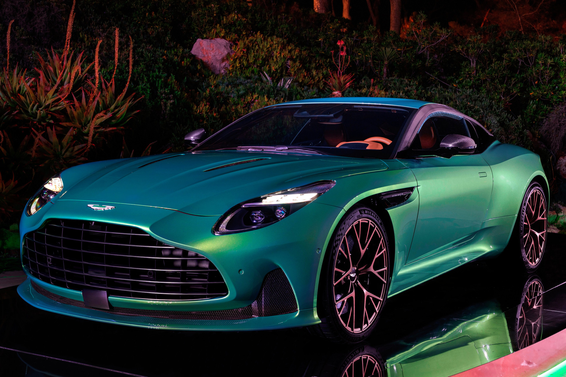 Aston Martin DB12