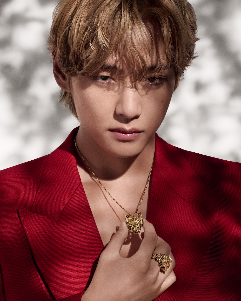 V (BTS) làm đại sứ Cartier 