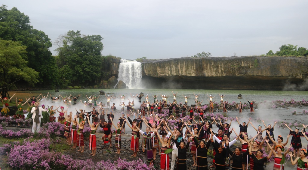 nghệ thuật thời trang thổ cẩm