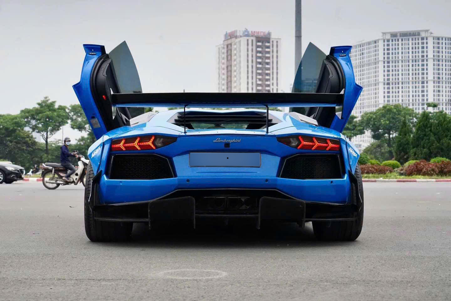 Lamborghini Aventador độ Liberty Walk