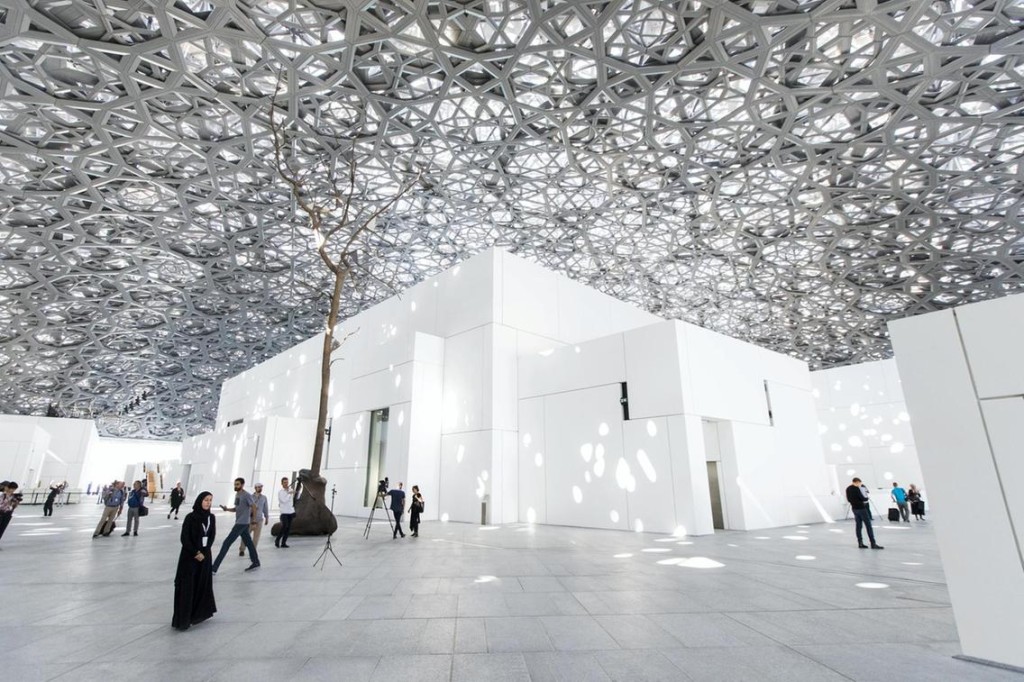 bao-tang-louvre-phien-ban-tren-mat-bien-o-abu-dhabi-ivivu-2