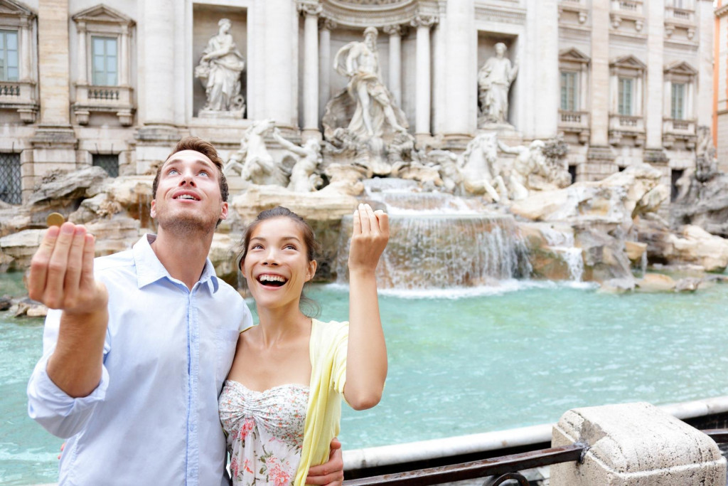 Ném đồng xu cầu nguyện tại đài phun Trevi.