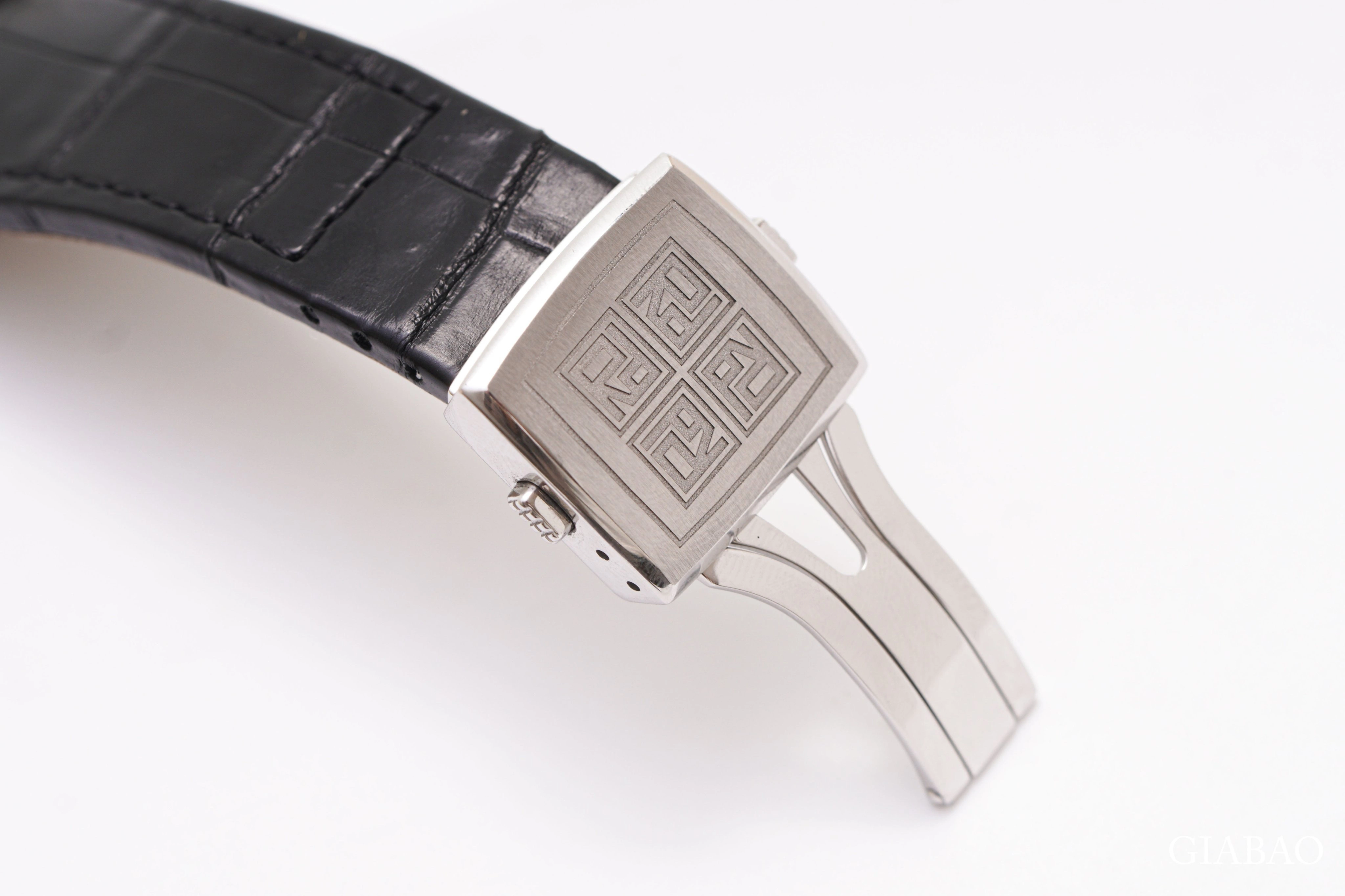 đồng hồ Roger Dubuis