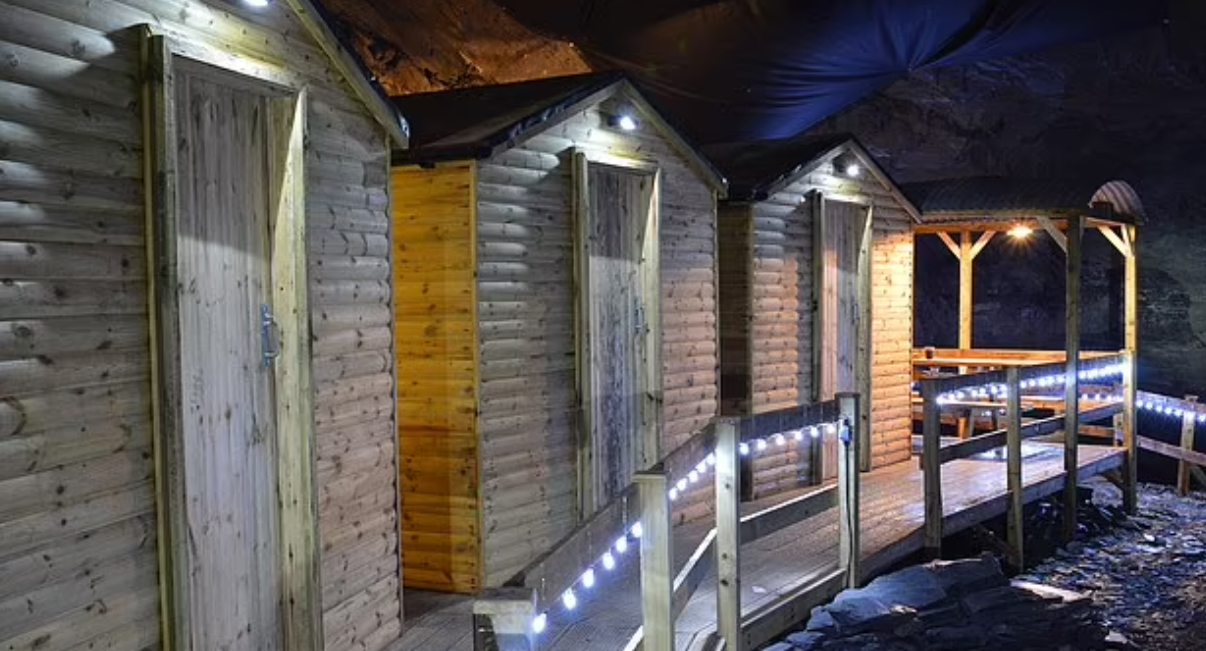 Bốn phòng cabin của khách sạn.