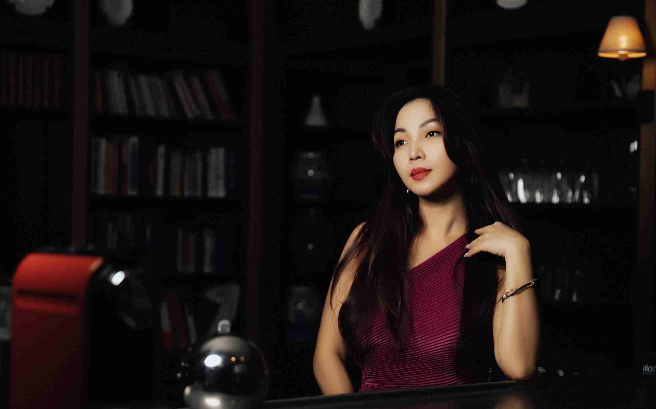 Ca sĩ Khánh Loan tại Paris lưu giữ những khoảnh khắc xinh đẹp