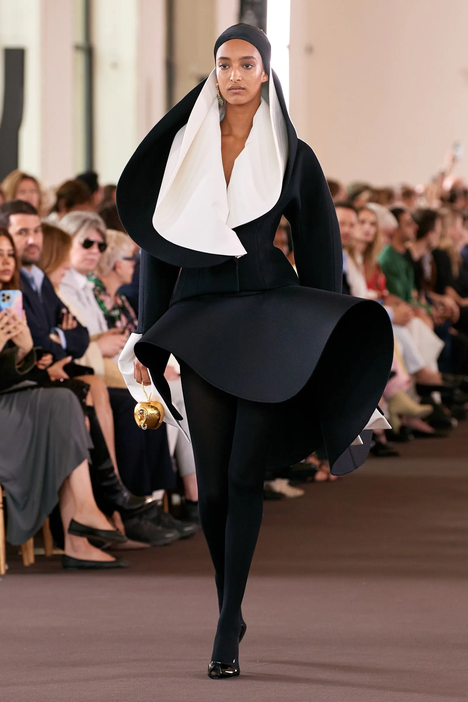 Schiaparelli Haute Couture Thu Đông 2023