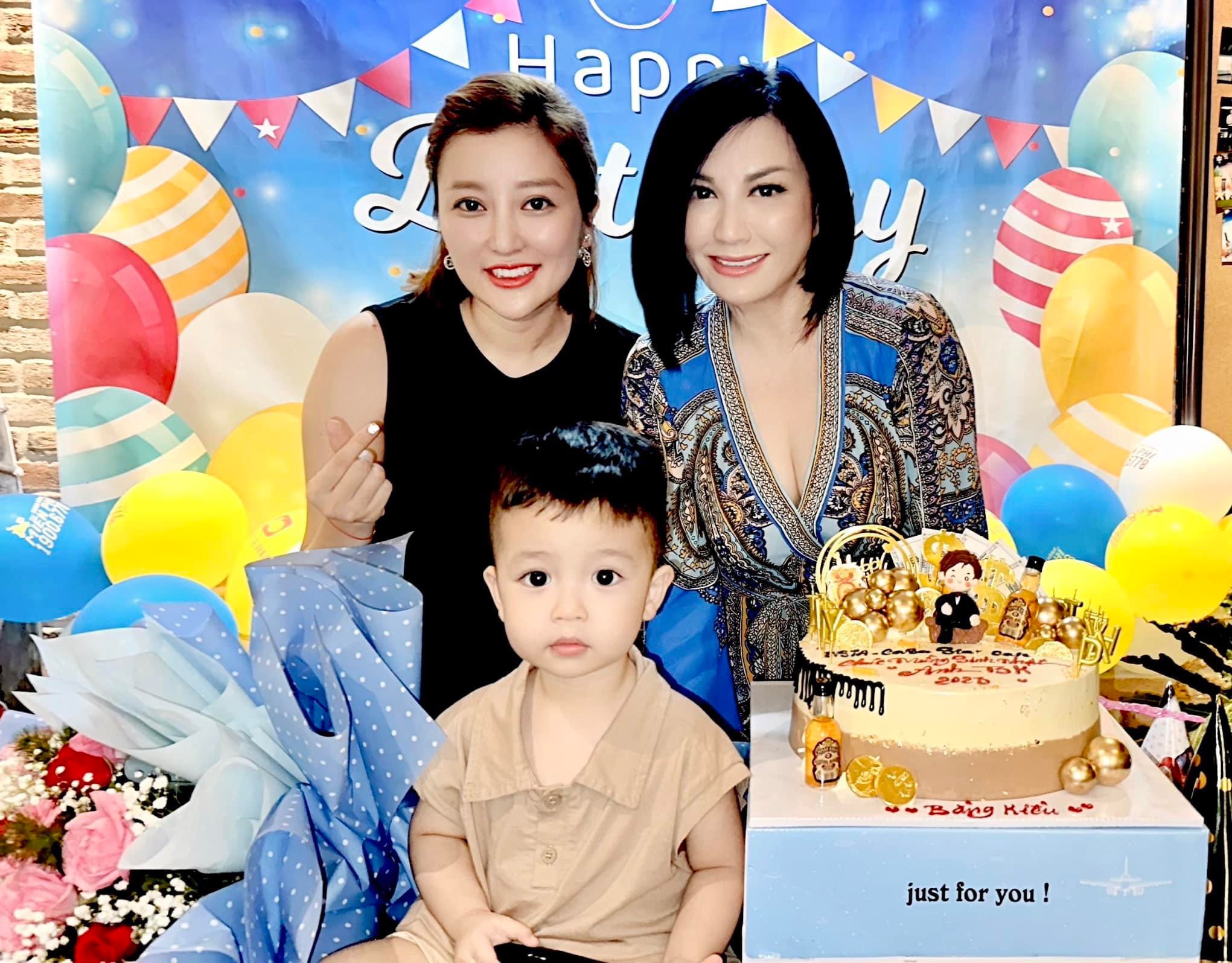 Trizzie Phương Trinh và bạn gái mới của Bằng Kiều