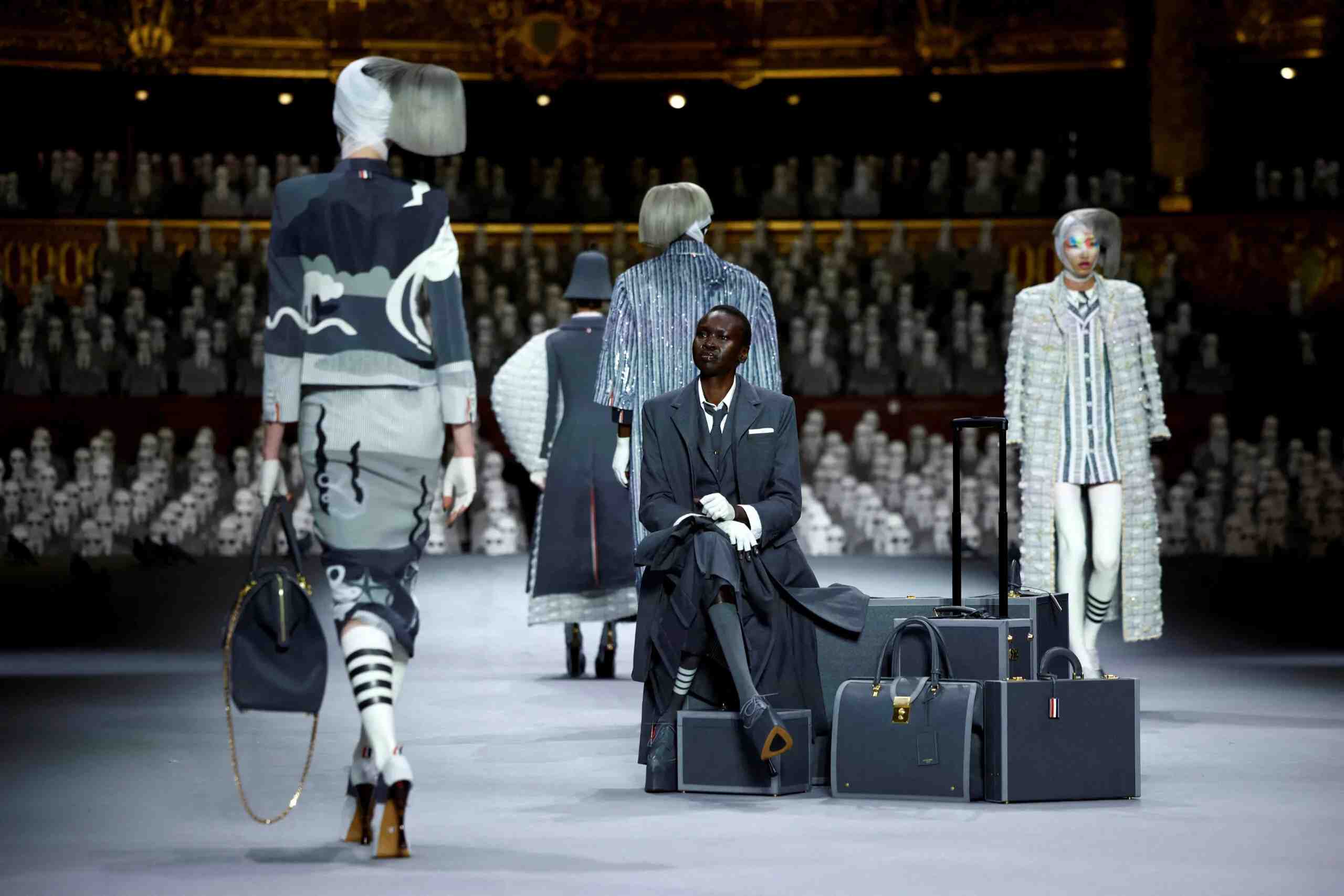 Thom Browne Couture Winter 2023: Bước chân vào lịch thời trang cao cấp