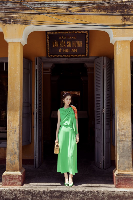 Khả Ngân cùng thời trang Elise