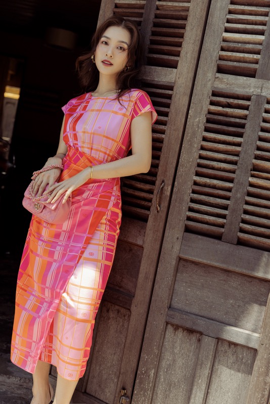 Khả Ngân cùng thời trang Elise