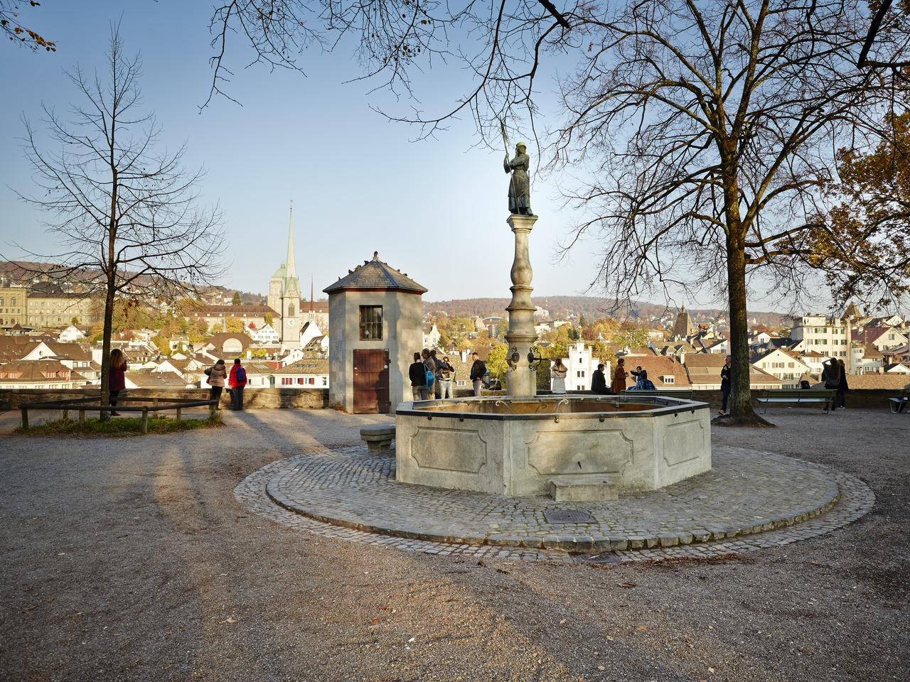 đồi-Lindenhof-ivivu