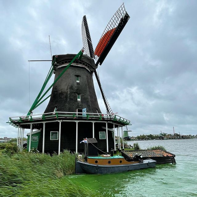 ngoi-lang-coi-xay-gio-Zaanse-Schans-ivivu-5