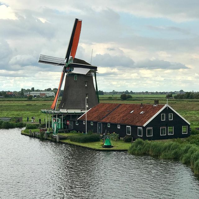 ngoi-lang-coi-xay-gio-Zaanse-Schans-ivivu-9