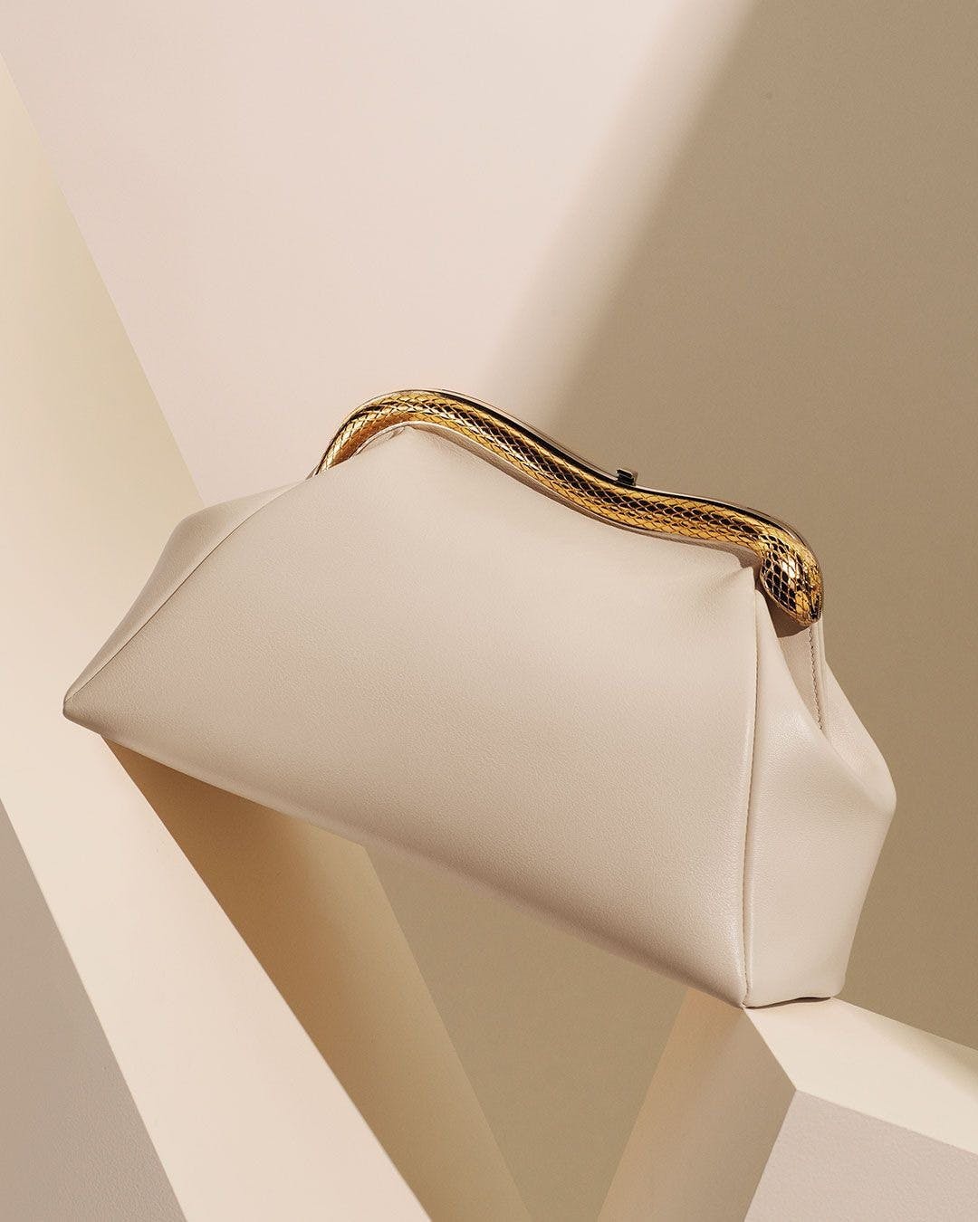 túi xách Fall 2023 của Bulgari 