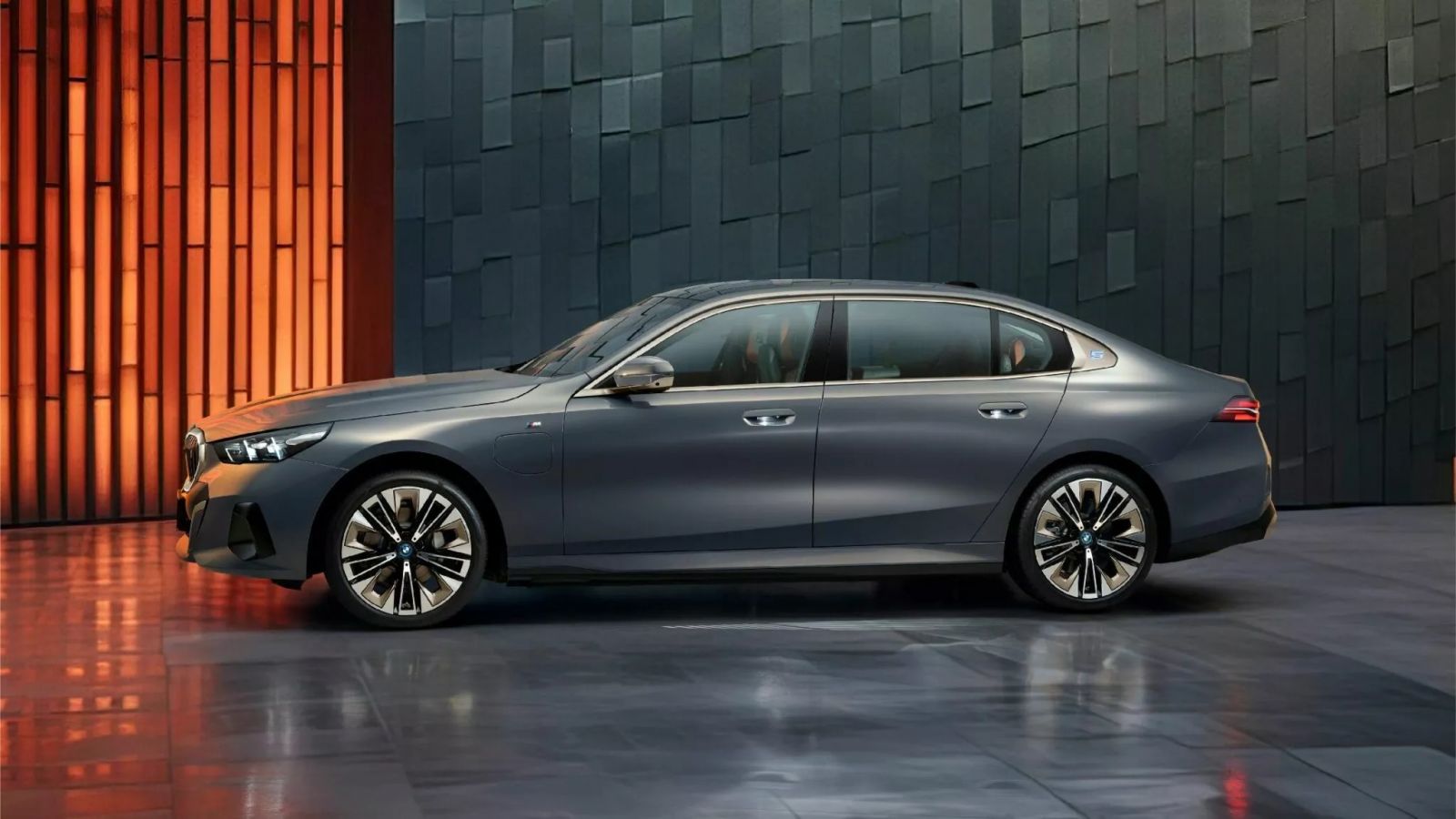 BMW 5-Series 2024 