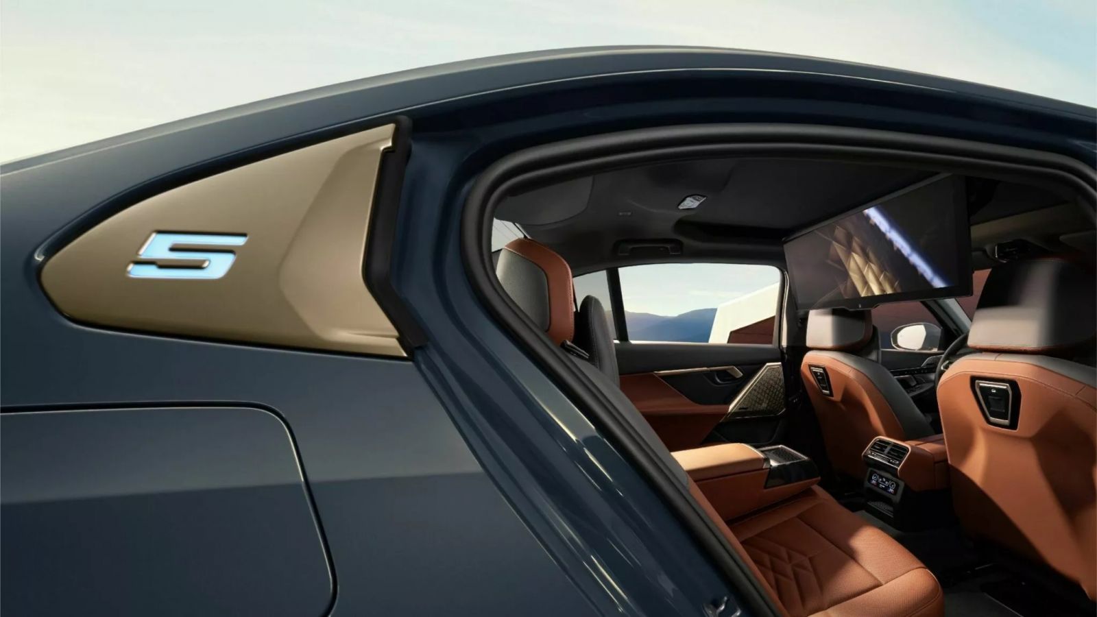 BMW 5-Series 2024 