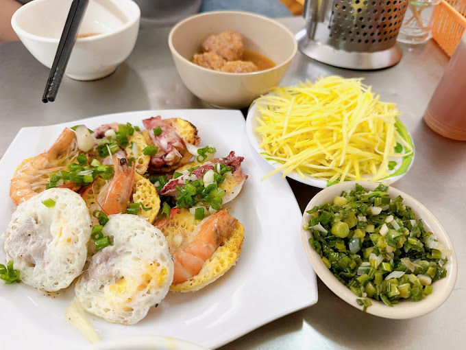 bánh-căn-hải-sản-ivivu