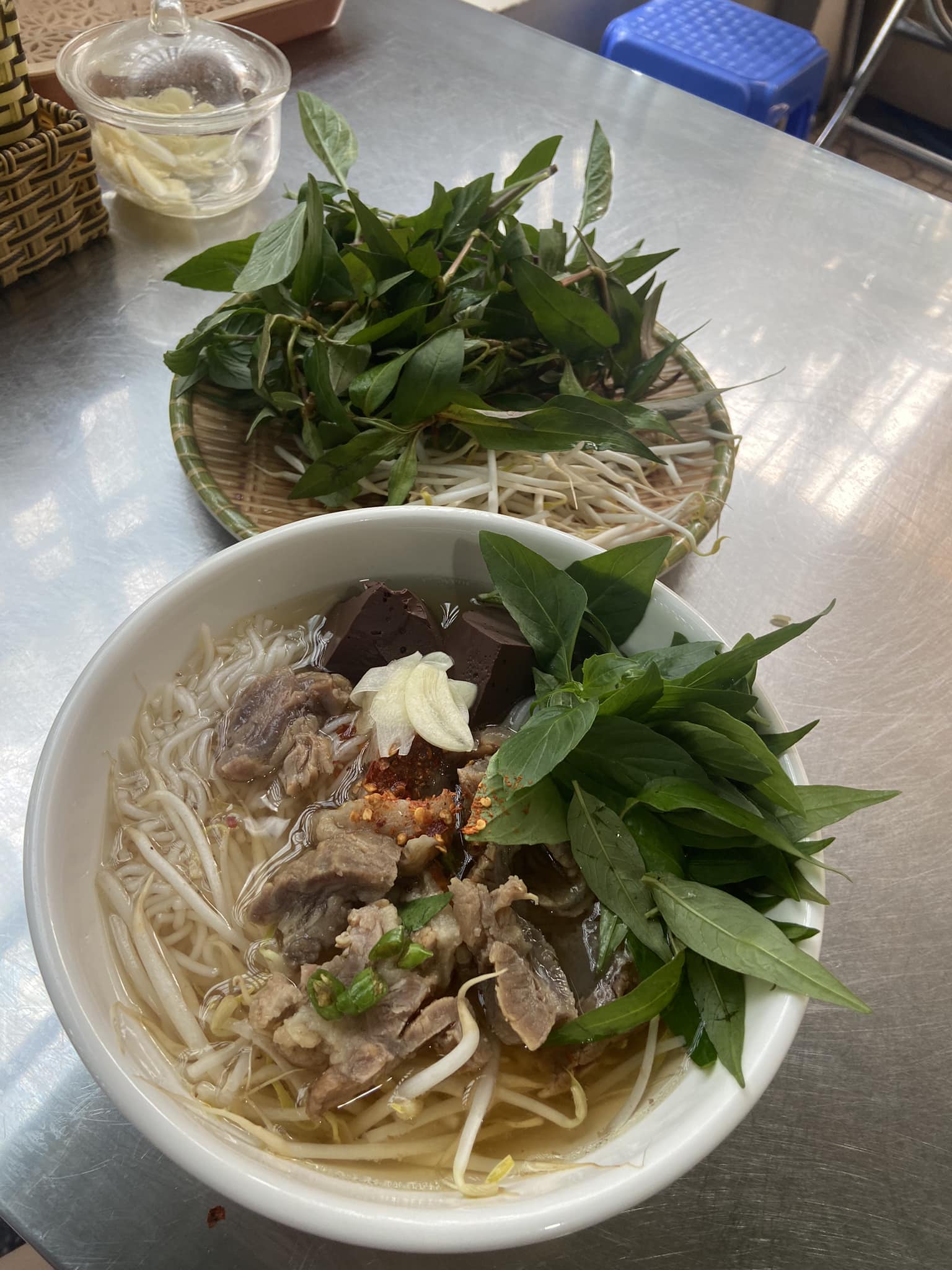bún-bò-rau-răm-ivivu