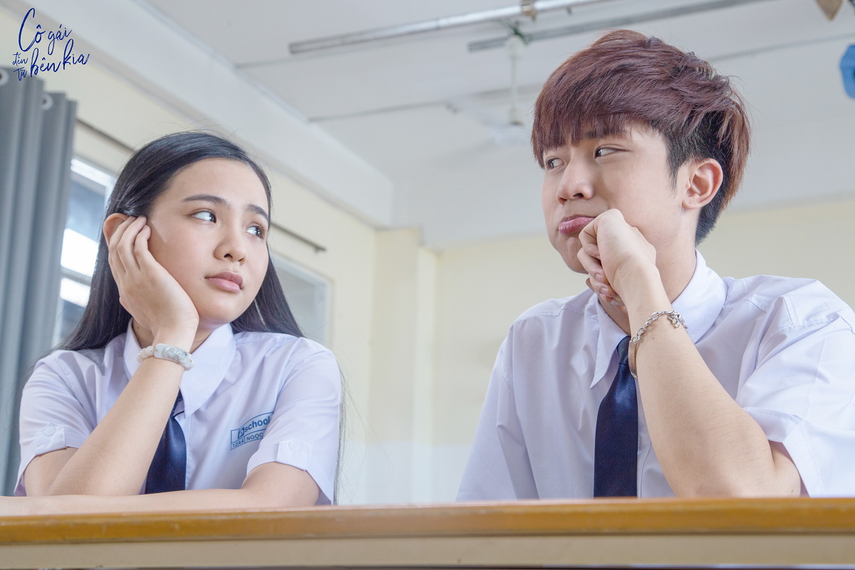 Cô gái đến từ bên kia (2018)