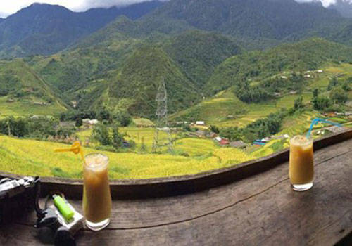 Từ Gem Valley, bạn có thể buông tầm mắt nhìn xuống thung lũng óng vàng màu lúa. Ảnh: afamily