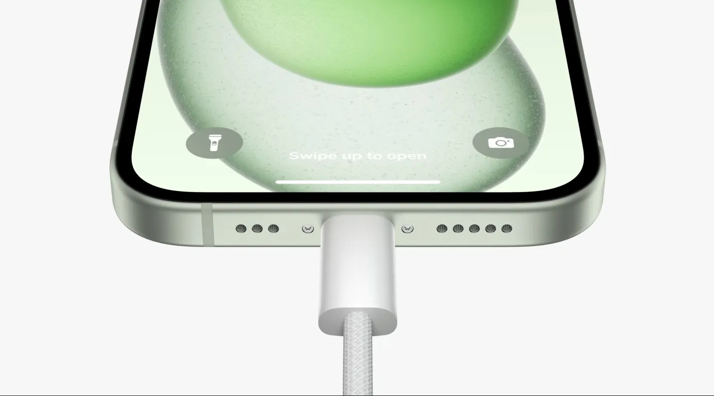 Cổng USB-C trên iPhone 15. Ảnh: Apple