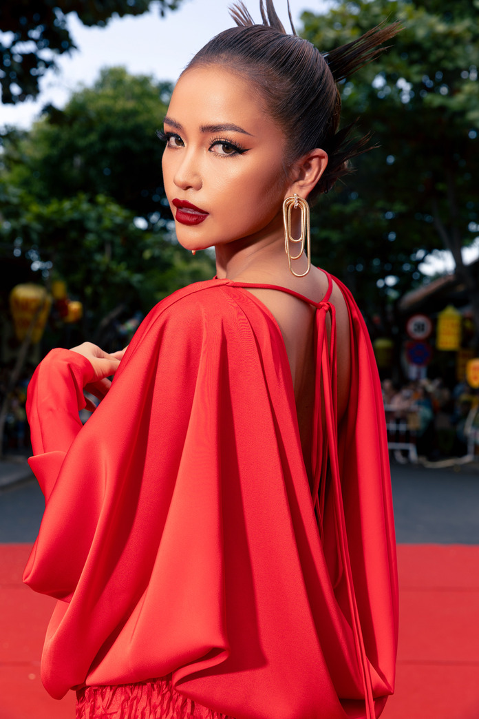 show diễn Phương Đông Rực Rỡ