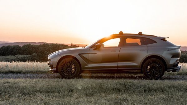 Aston Martin DBX707