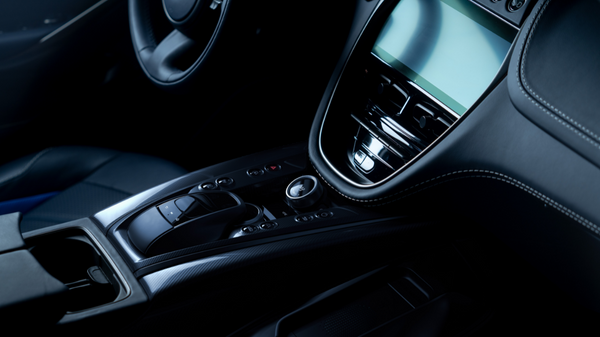 Aston Martin DBX707