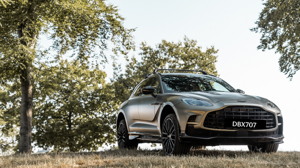 Aston Martin DBX707