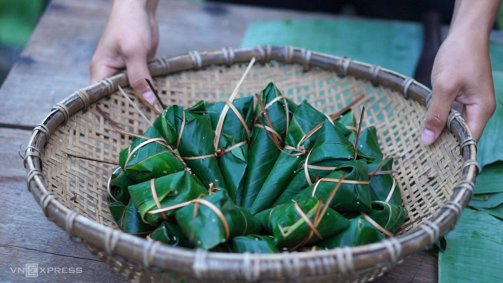 banh-cooc-mo-ivivu.jpg