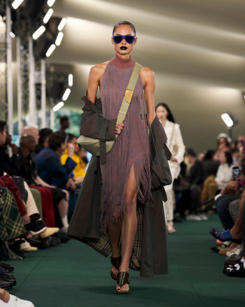 Burberry-Summer-2024-Show-Look-39-min-490x613.jpg