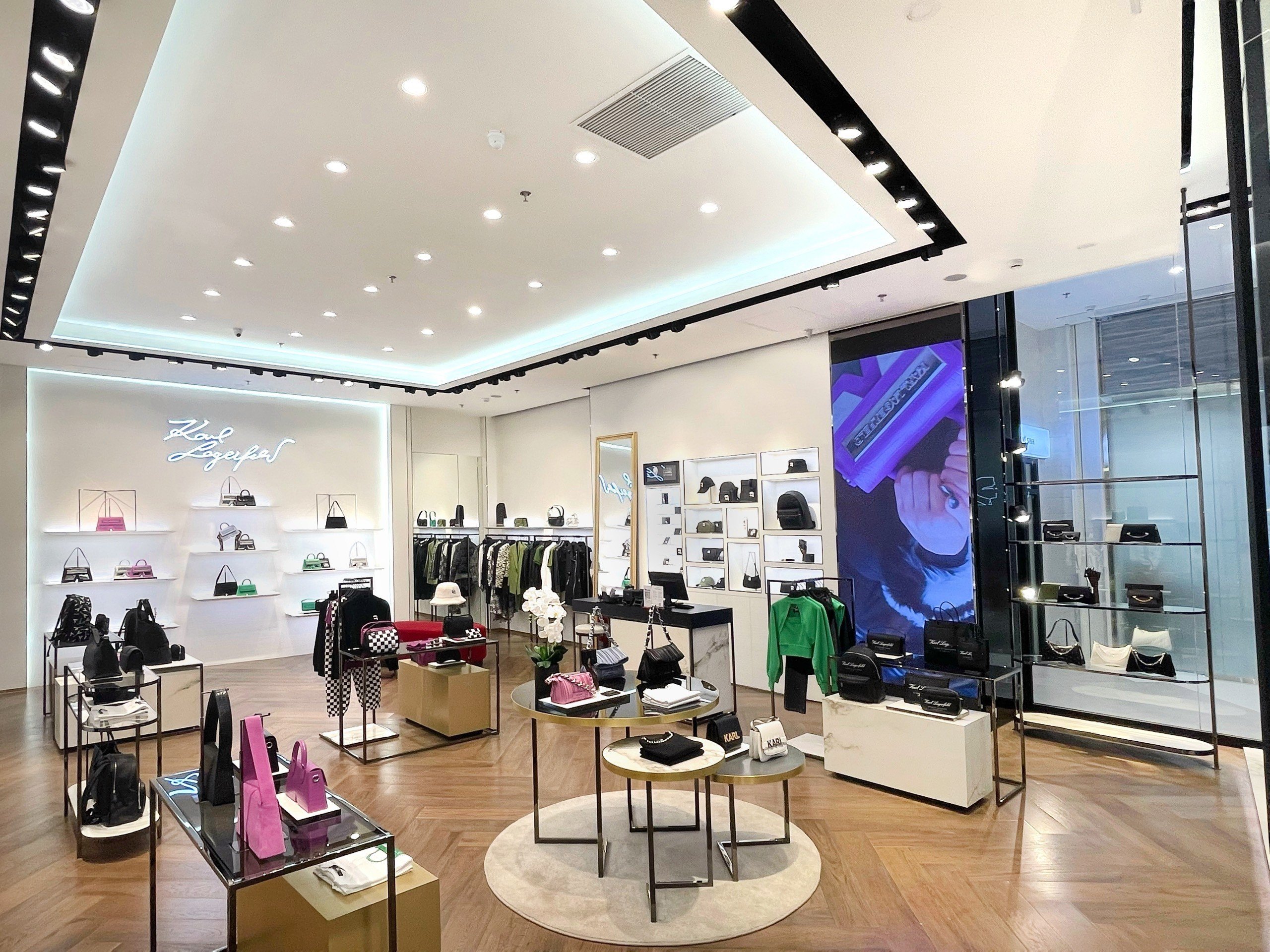 Cửa hàng KARL LAGERFELD đầu tiên