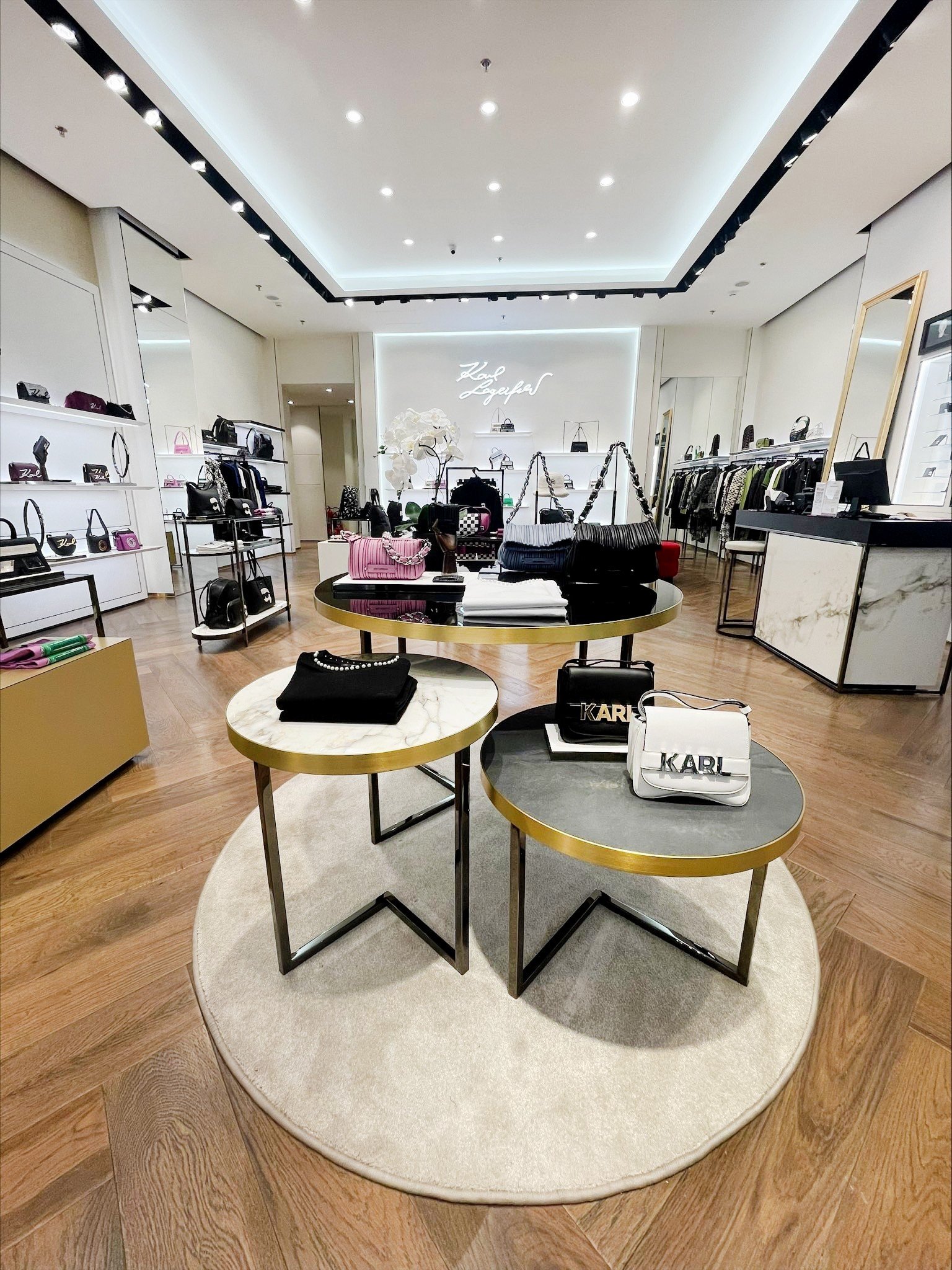 Cửa hàng KARL LAGERFELD đầu tiên